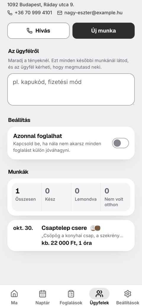 Az ügyfél adatlapján az Azonnal foglalhat kapcsoló látszik.